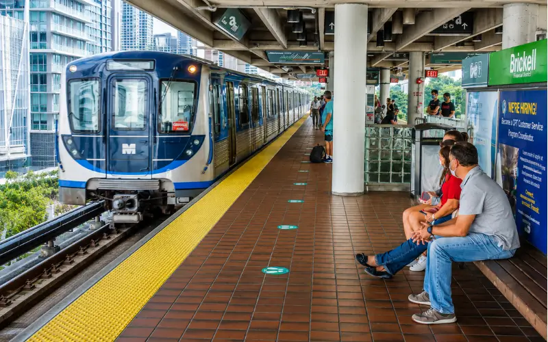 Business Traveller use Brickell Metrorail 